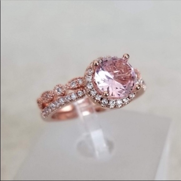 Last 2! ✨Elegant pink rose gold ring set - Picture 4 of 8